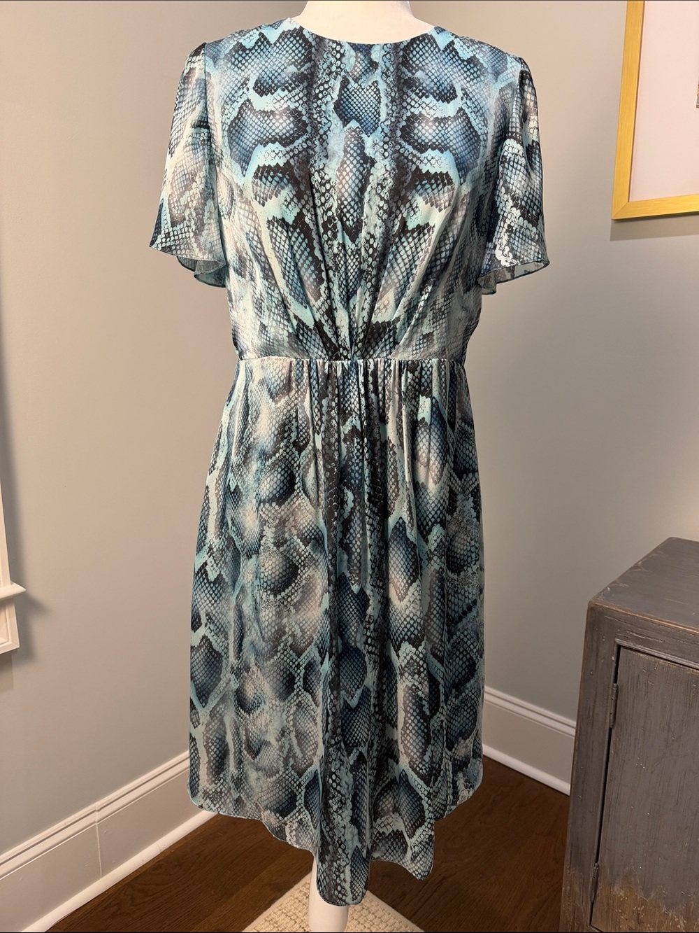 Elie Tahari Blue Snake-Print Midi Dress. New With Tags. Size 6.